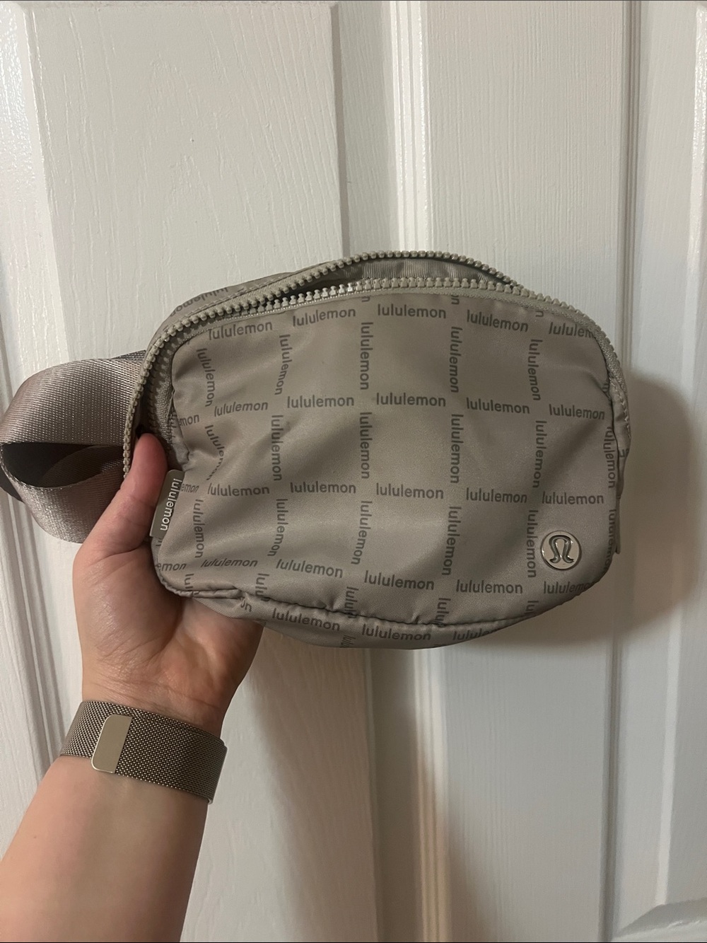 lululemon Everywhere Belt Bag 1L  champagne/Taupe color